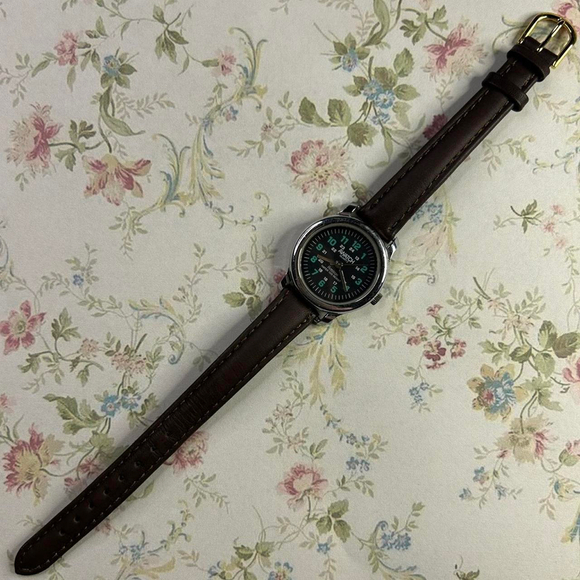 🐞Classic Dainty Leather Band Watch🐞 - Picture 2 of 8